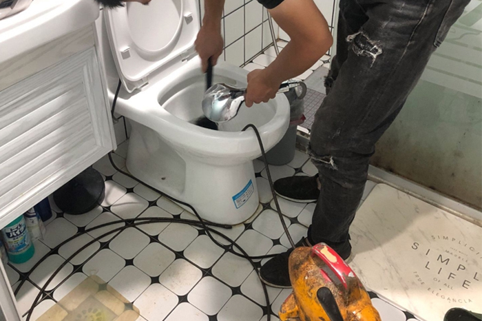 福绵马桶堵塞自己疏通还是找师傅?专业上门服务让你省时更省心